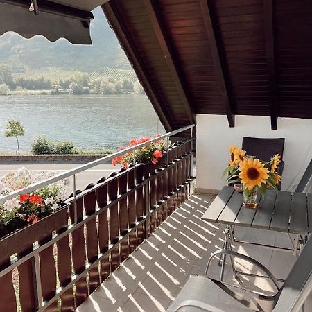 Ferienwohnung Moselflair Mit Direktem Blick Auf Die Mosel Und Weinberge Oberfell Eksteriør bilde