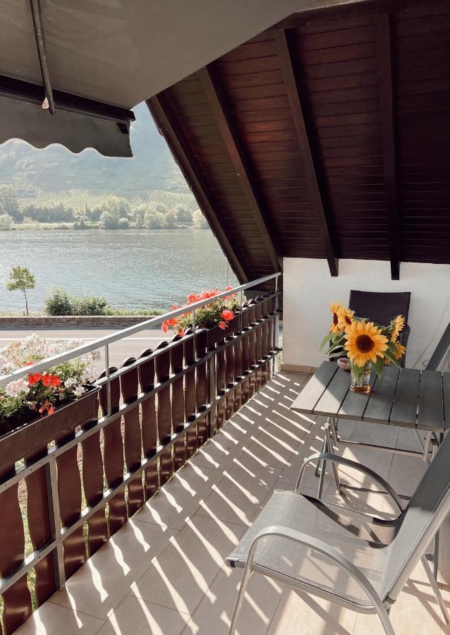 Ferienwohnung Moselflair Mit Direktem Blick Auf Die Mosel Und Weinberge Oberfell Eksteriør bilde