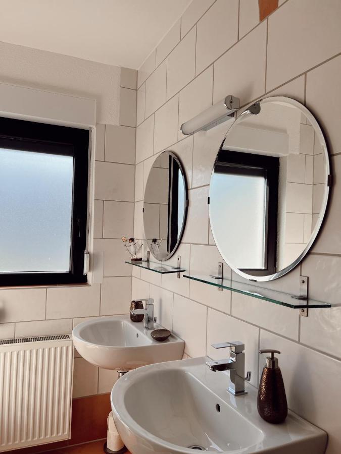 Ferienwohnung Moselflair Mit Direktem Blick Auf Die Mosel Und Weinberge Oberfell Eksteriør bilde